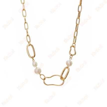 gold necklace box chain dimensional